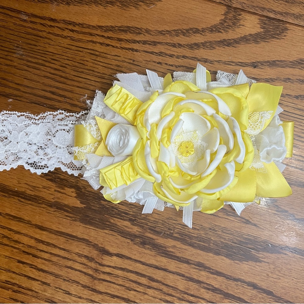 Med 3.5”x5” little girl yellow flower headband!
